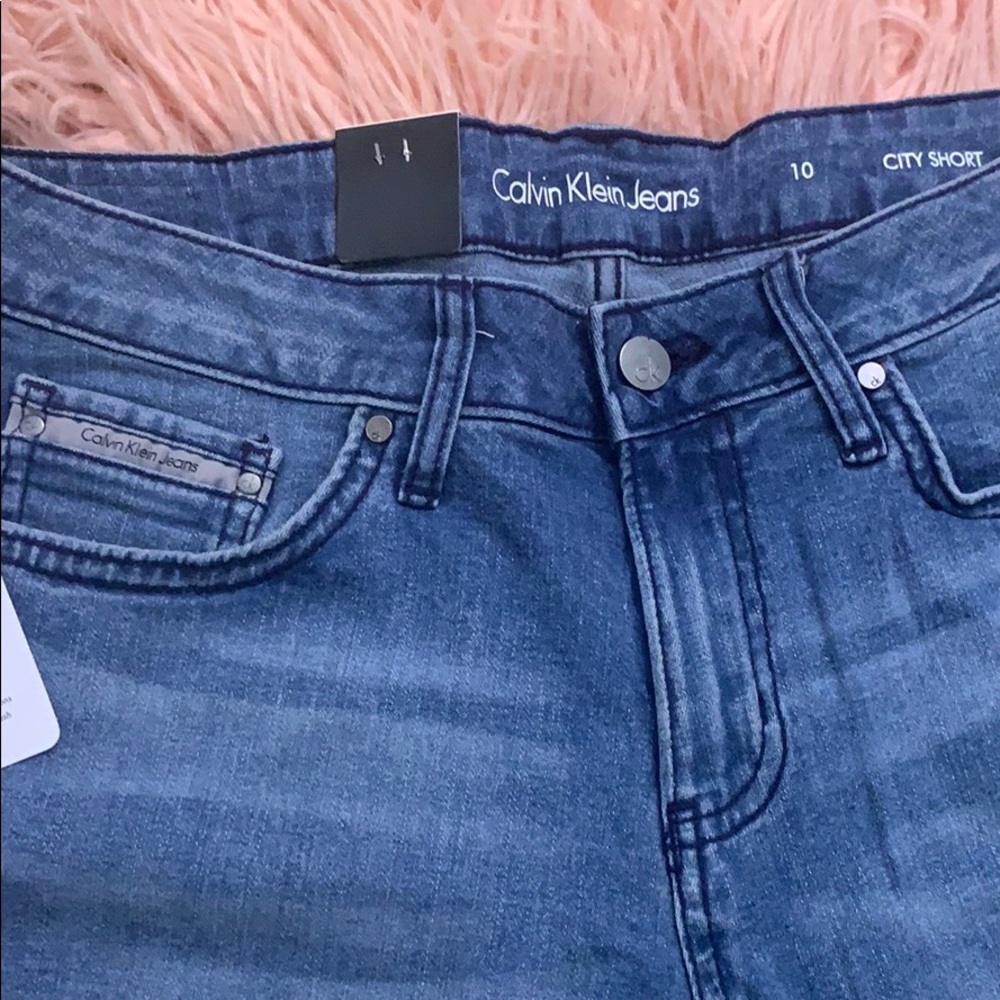 Shorts - Picture 3 of 4